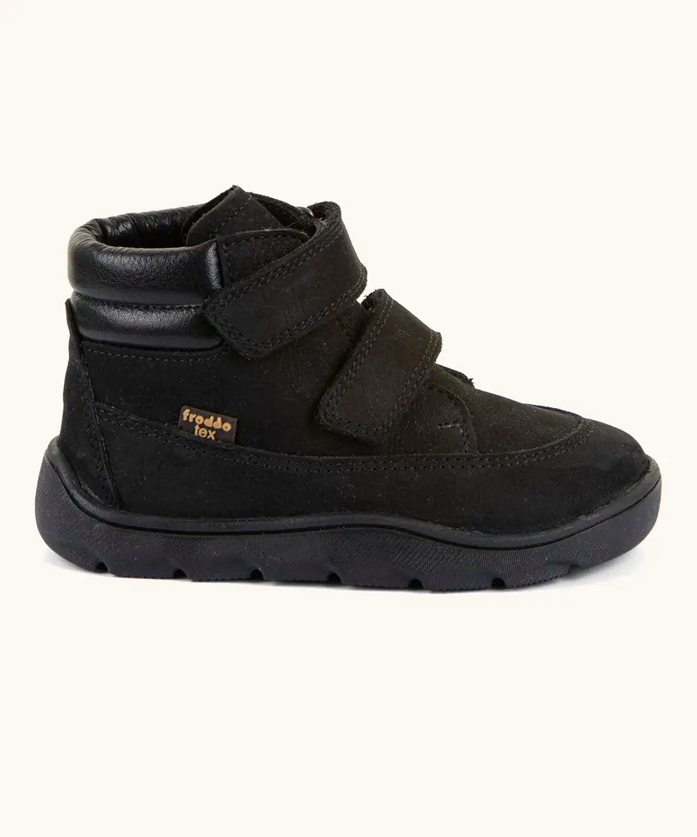 Side of Froddo barefoot Zuru tex kids shoe in black. A natural leather shoe with 2 velcro fastener and padded ankle support