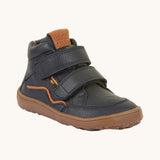 Froddo barefoot tex kids autumn shoes in navy available at Babipur. A soft ankle high shoe in navy with a light brown rubber sole. Features two velcro straps for a secure fit 