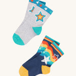 This 2-pack of Little Socks from Frugi are made with soft organic cotton and a touch of stretchy elastane to help them last longer. Featuring Stars Multipack designs, these rib top socks have contrasting coloured cuffs, heels and toes.