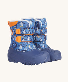 Frugi out and about snow boots in penguin waddle available at Babipur. A blue winters boot with orange trim and a penguin print. Features a fleece inner and velcro fasteners. 