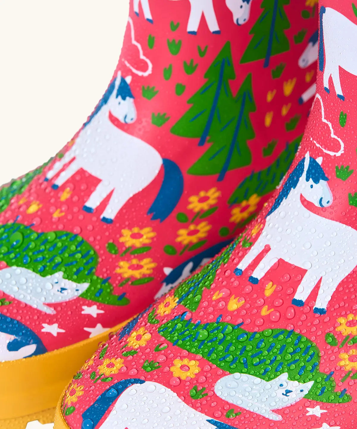 Frugi natural rubber, waterproof puddle buster wellingtons in purrfect ponies design showing water beading 