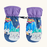 Frugi kids snow scene snow mittens. A pair of recycled polyester winter mittens   with a polar bear and penguin winter design. features a black clip on each mitten and purple cuff