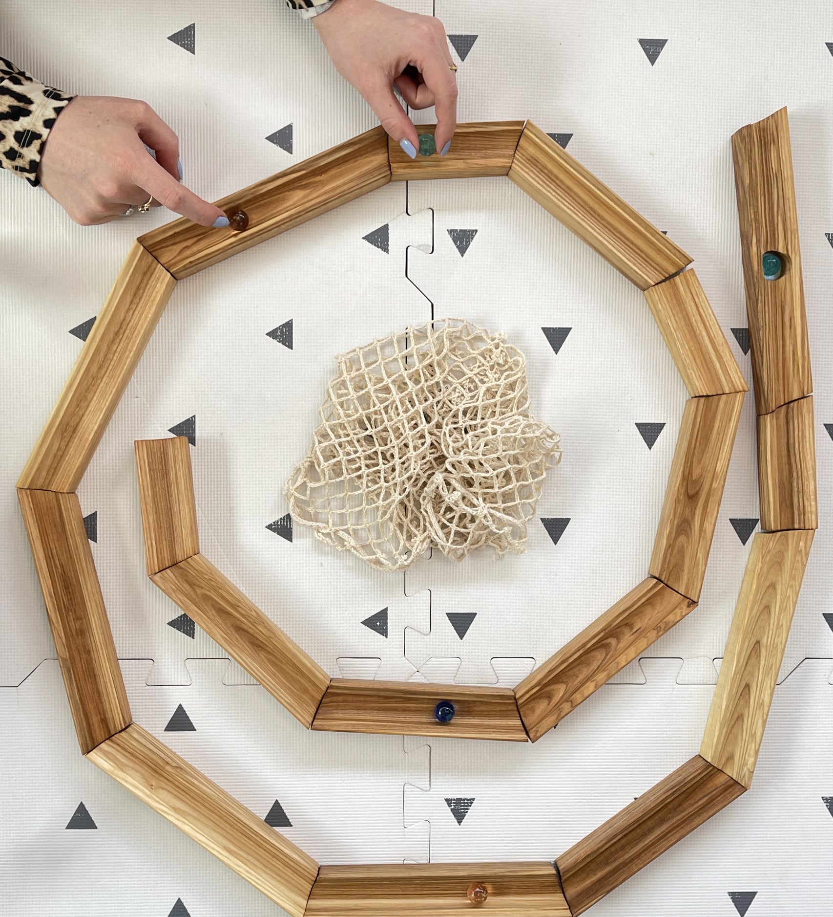 Gluckskafer Wooden Marble Run 23 Piece with net storage bag - easy, basic ball track for little kids. Pair with marble runs like Cuboro.
