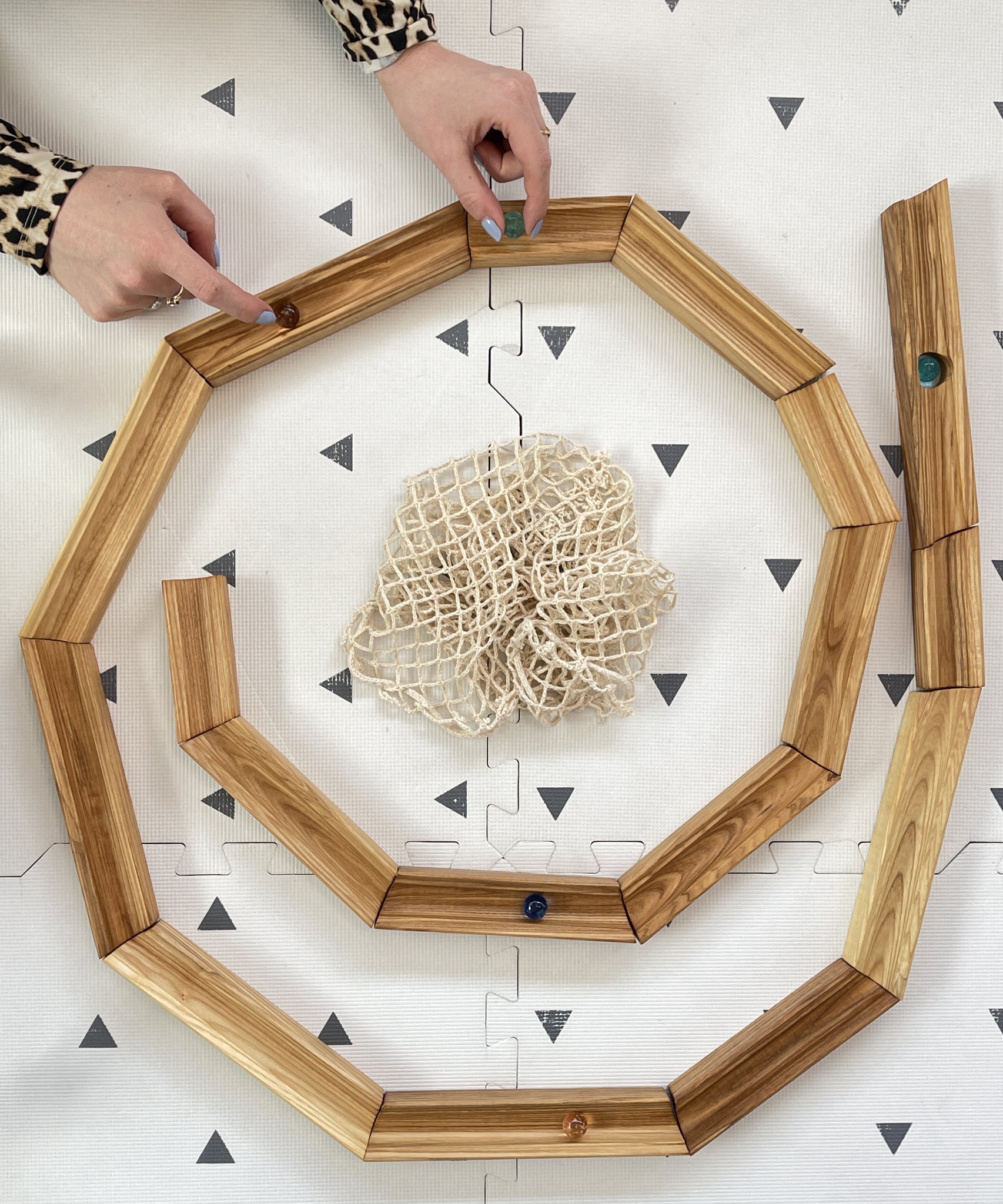 Gluckskafer Wooden Marble Run 23 Piece with net storage bag - easy, basic ball track for little kids. Pair with marble runs like Cuboro.