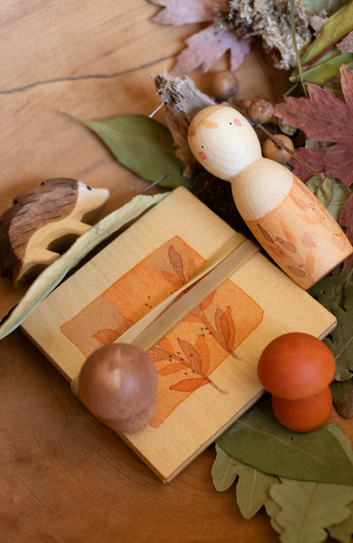 The Grapat x Ostheimer Hello Autumn set brings the season to life with a Nin peg doll, wooden flower press, mandala mushrooms, and a charming hedgehog. Ideal for autumnal small world play or cosy seasonal displays — available now at Babipur.