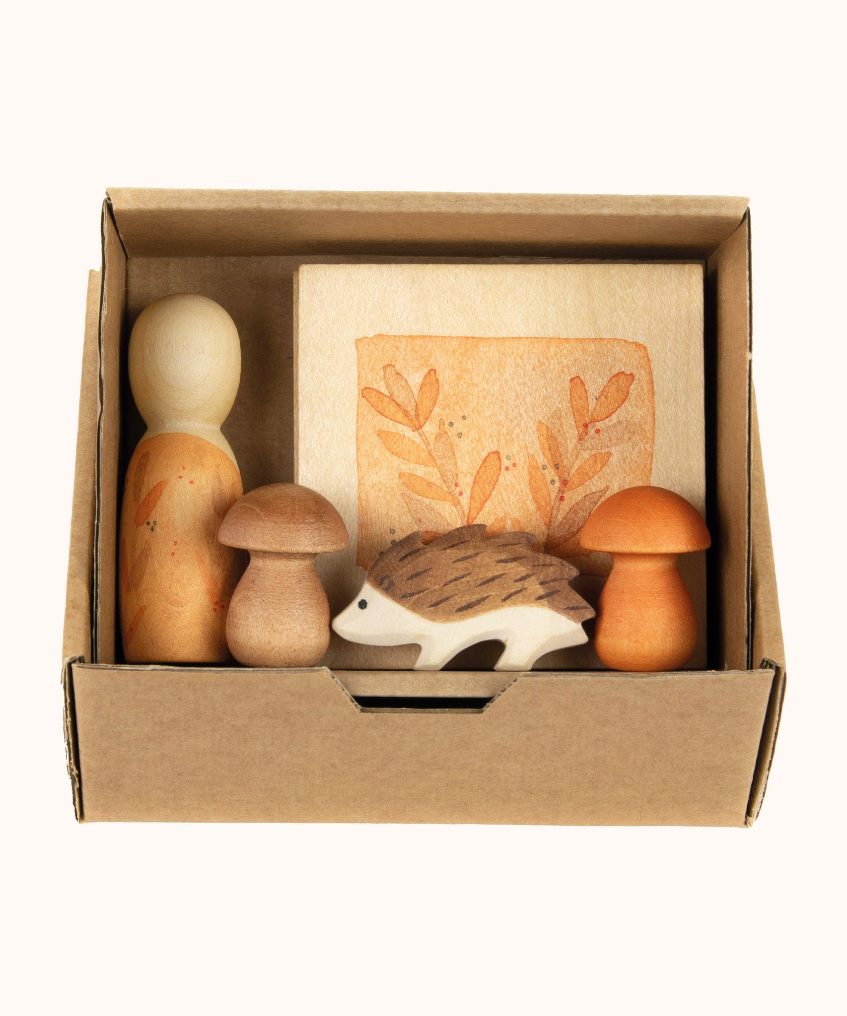 Grapat / Ostheimer hello Autumn wooden set available at Babipur. Handmade and hand painted wooden pieces are displayed neatly in a brown box. 