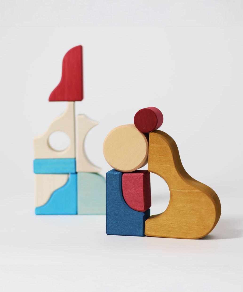 A simple build using different handcrafted wooden Grimms pieces from the wave set.