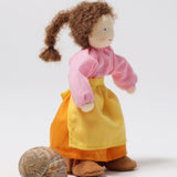Poupée femme aux cheveux bruns de Grimm