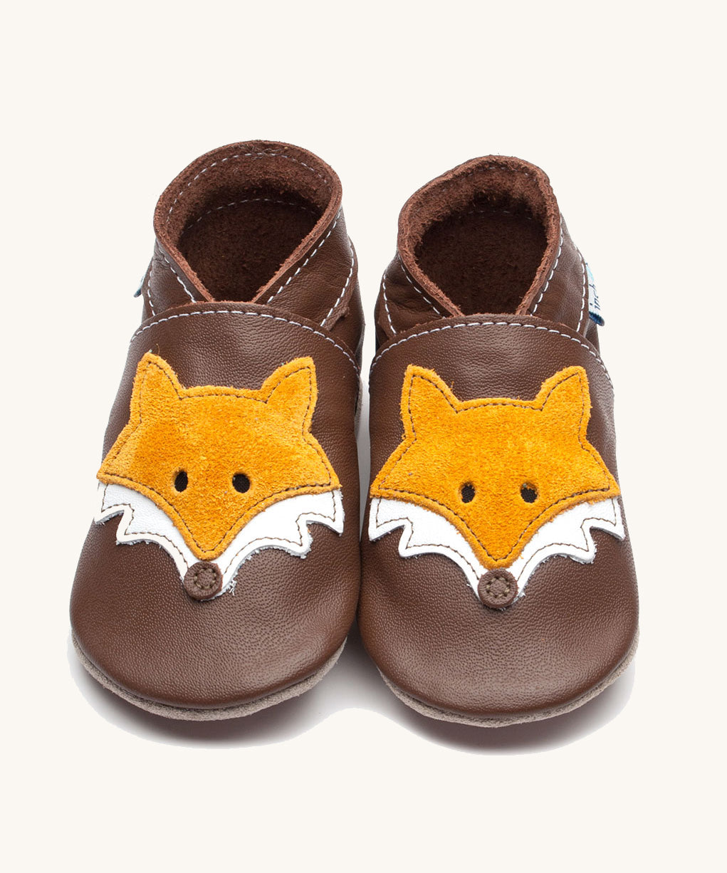 Inch Blue chocolate Mr Fox baby shoes available at Babipur. A soft brown baby leather shoe with a cute and playful suede fox design on each shoe . Features elastic ankle cuffs for a secured fit