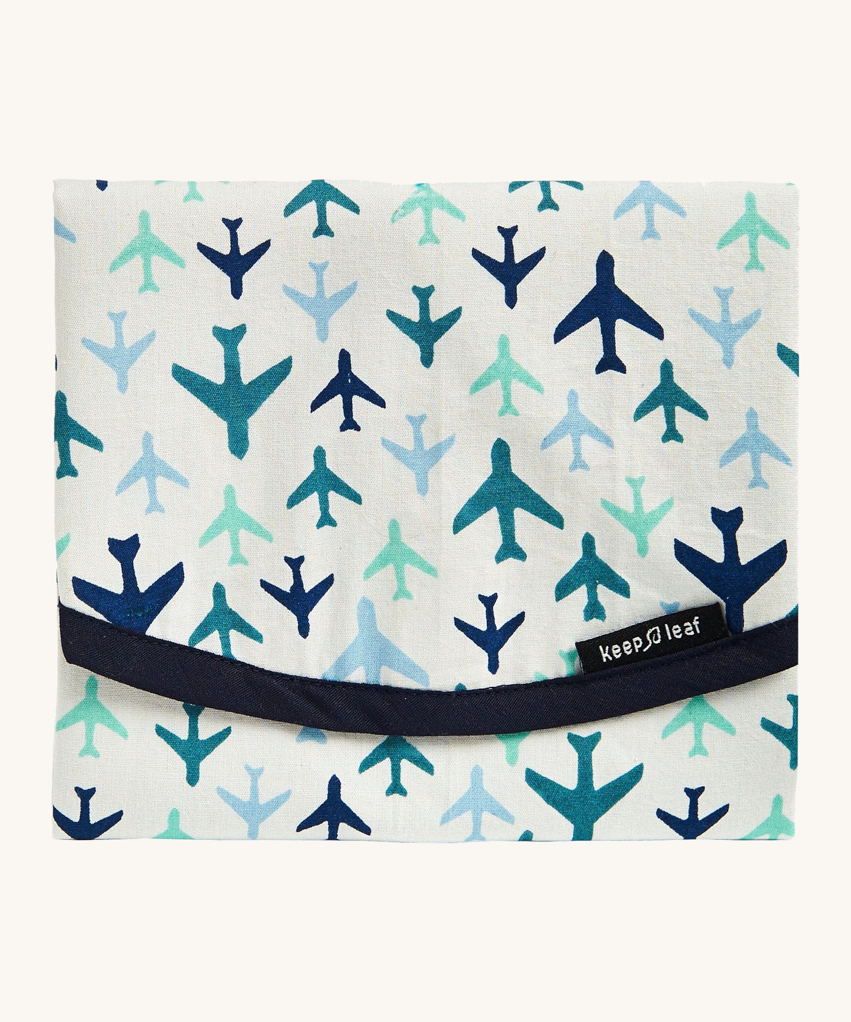 Keep Leaf food wrap in Plane design available at Babipur.. A cream colour organic cotton wrap for food with blue plane design printed all over and dark navy trim. Features a velcro lid for easy fastening