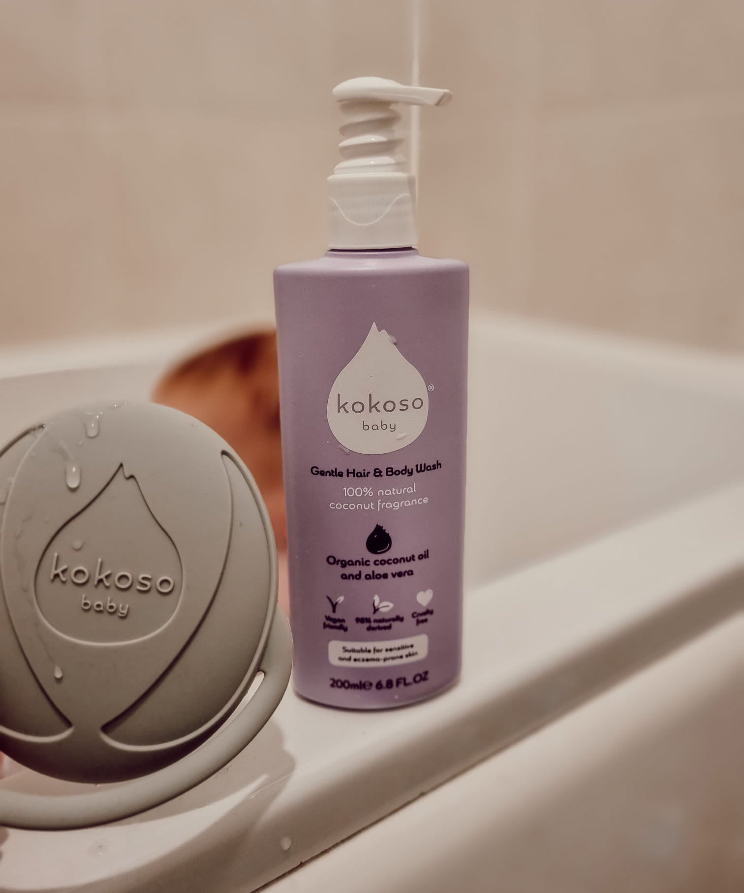 Kokoso 200m softly coconut scented organic baby body and hair wash standing on the side of the bath. Bottle available at Babipur. 