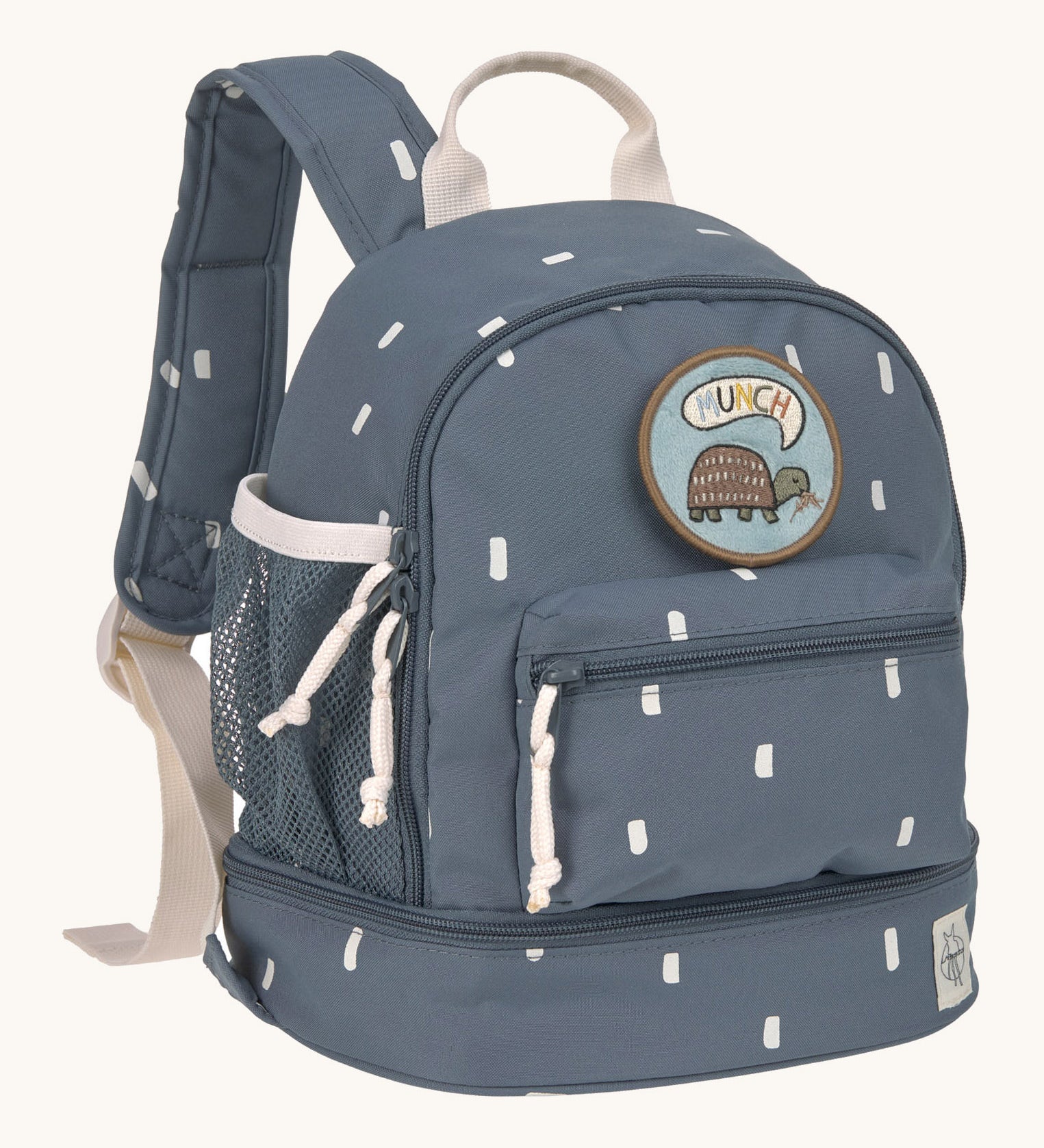 Lassig kids mini midnight blue happy print backpack available on Babipur. A pale blue backpack with light contrast rectangular patterns and a cute turtle patch on the front panel. Features padded shoulder straps, mesh side pockets and 3 zipped compartments. 