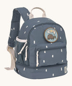 Lassig kids mini midnight blue happy print backpack available on Babipur. A pale blue backpack with light contrast rectangular patterns and a cute turtle patch on the front panel. Features padded shoulder straps, mesh side pockets and 3 zipped compartments. 