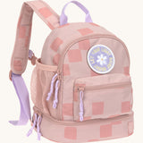 Lassig kids mini pattern party rose pattern backpack available on Babipur. A pale pink backpack with square patterns and a cute flower patch on the front panel. Features padded shoulder straps, mesh side pockets and 3 zipped compartments. 