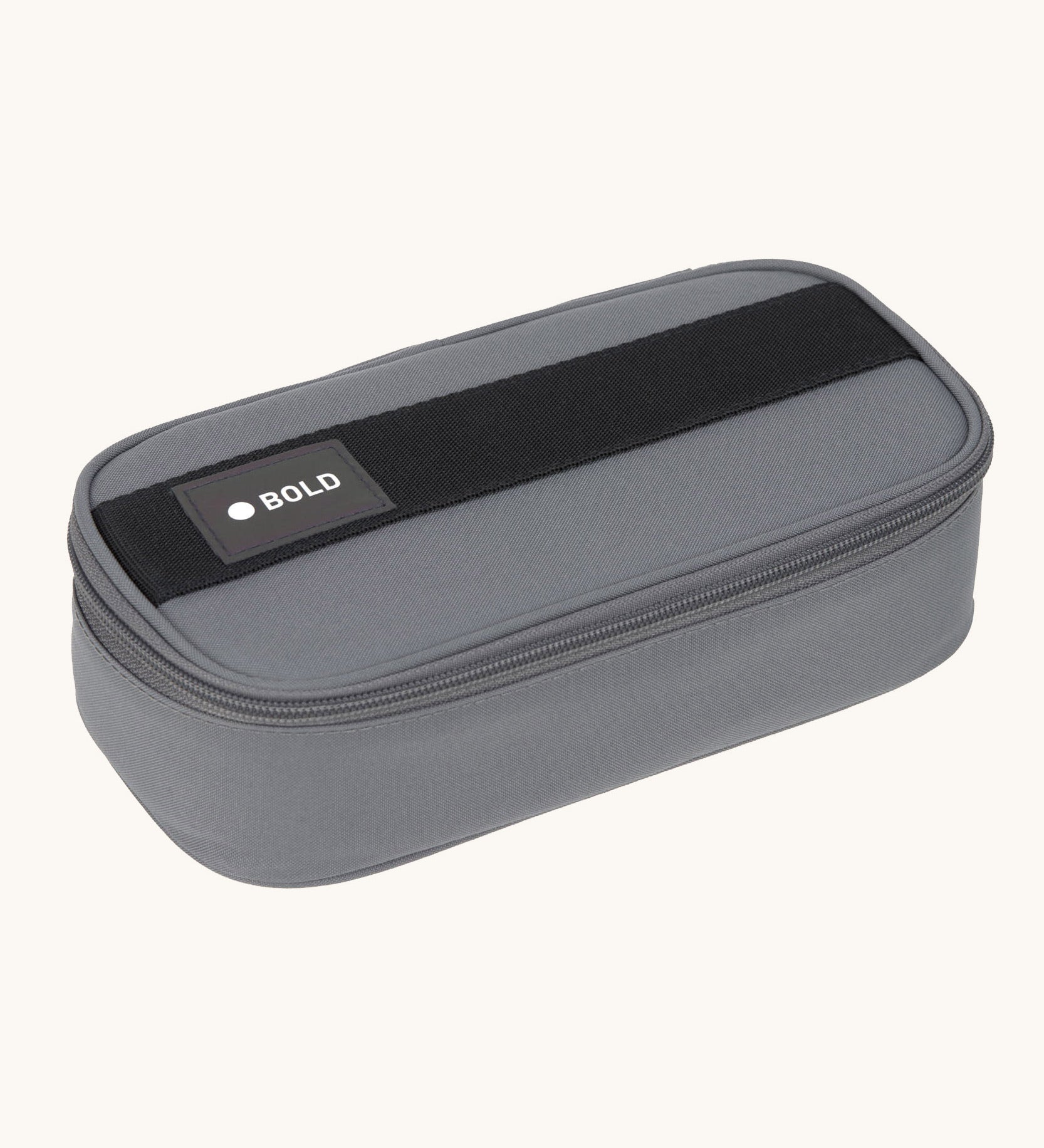 Lassig kids spacy school pencil case in bold anthracite available at Babipur. A grey spacious pencil case with a black strip and a patch with a 'bold' slogan. Features a zipped fastener.

