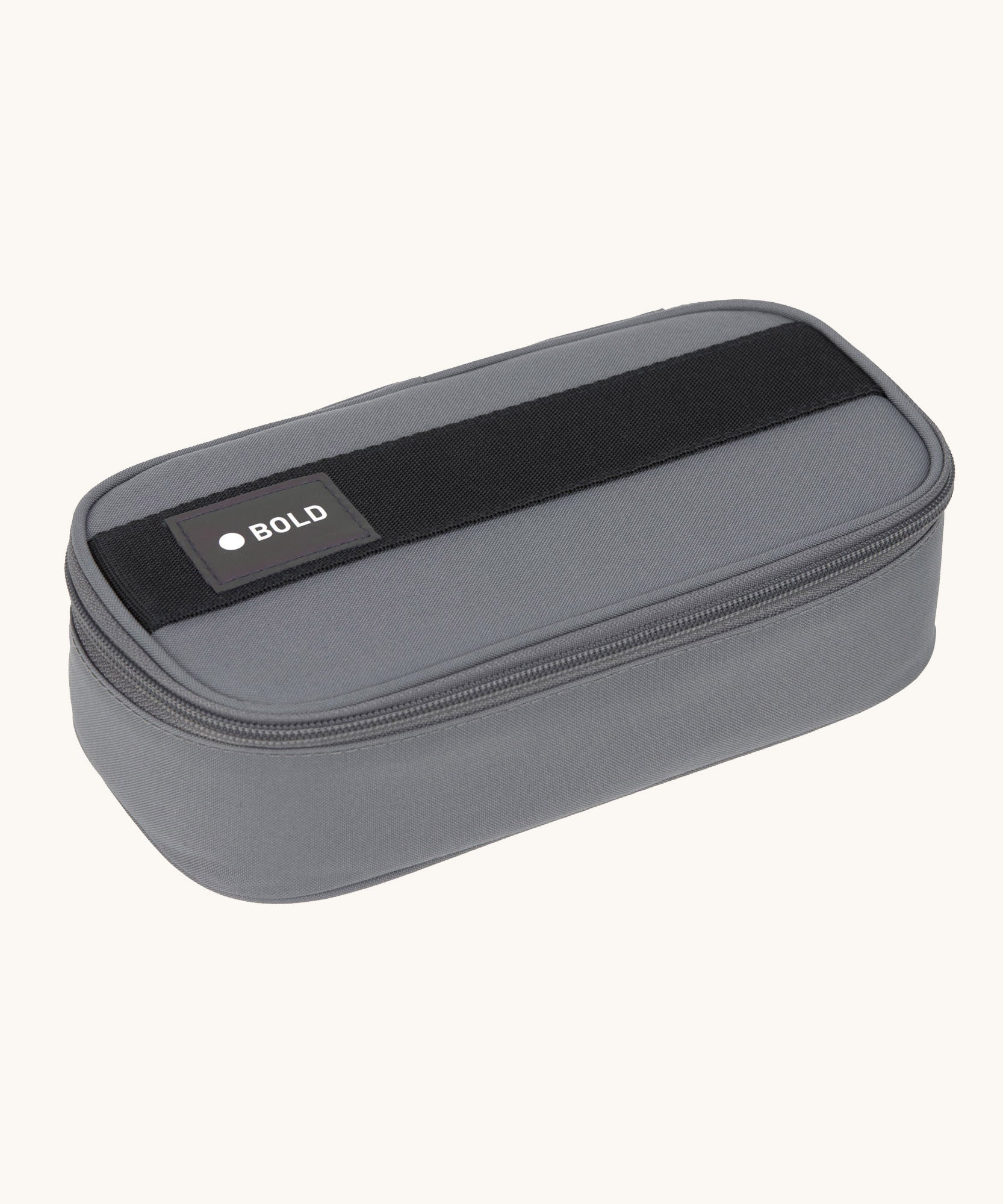 Lassig kids spacy school pencil case in bold anthracite available at Babipur. A grey spacious pencil case with a black strip and a patch with a 'bold' slogan. Features a zipped fastener.
