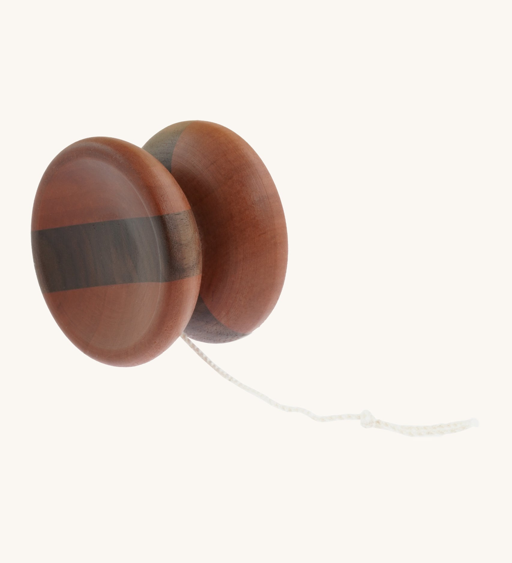 Mader free wheel butterfly yoyo available at Babipur. This yoyo is a traditional wooden toy and handmade. It features a butterfly shape to allow wide catch zone.