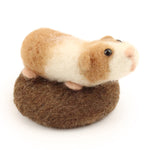 The Makerss - Amiguwoolli Guinea Pig Mini Needle Felt Craft Kit