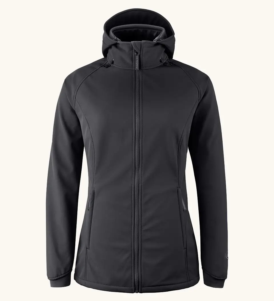 Mamalila soft shell baby wearing allrounder fitted jacket in black. This jacket features a hood, full length front zip and side pockets.