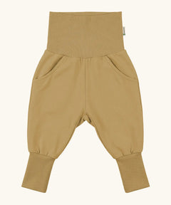 Maxomorra GOTS organic cotton waist sweat pants in mustard. Features a elasticated waist band leg cuffs and side pockets