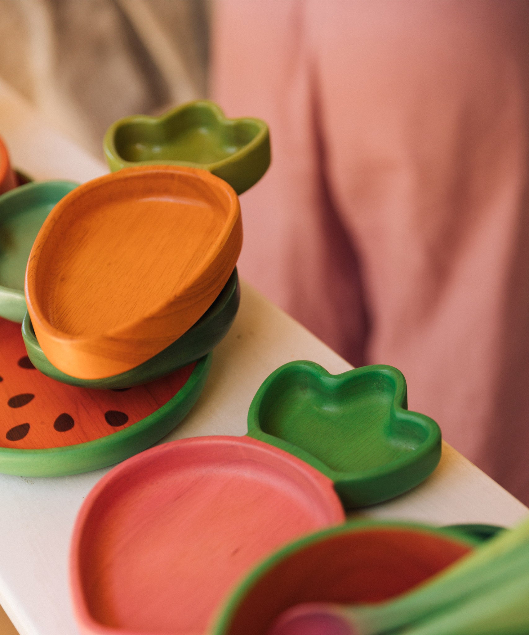 Oli & Carol Cathy the carrot wooden plate stacked on the kale plate available at Babipur. 