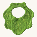 The reverse side of the Oli & Carol Kendall the kale baby bib available at Babipur. A organic cotton bib in a shape of green kale. Features a popper fastener for size adjustment. 