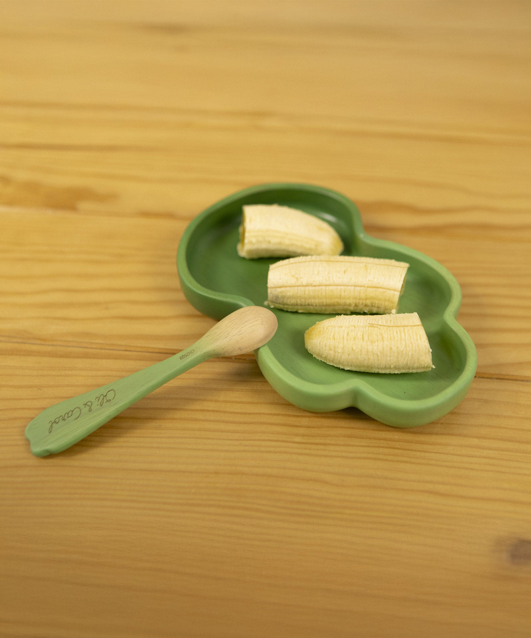 A close up of the Oli & Carol wooden leek spoon from the kale and leek set available at Babipur.
