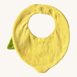The reverse side of the Oli & Carol Lou the lemon baby bib available at Babipur. A organic cotton bib in a shape of a yellow lemon. Features a popper fastener for size adjustment. 