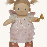 Olli Ella Willow dream dinkum doll available at Babipur. A soft doll with a cute playful face and light hair. Features a white glittery dress, gold fairy wand, brown shoes and pink fairy wings.