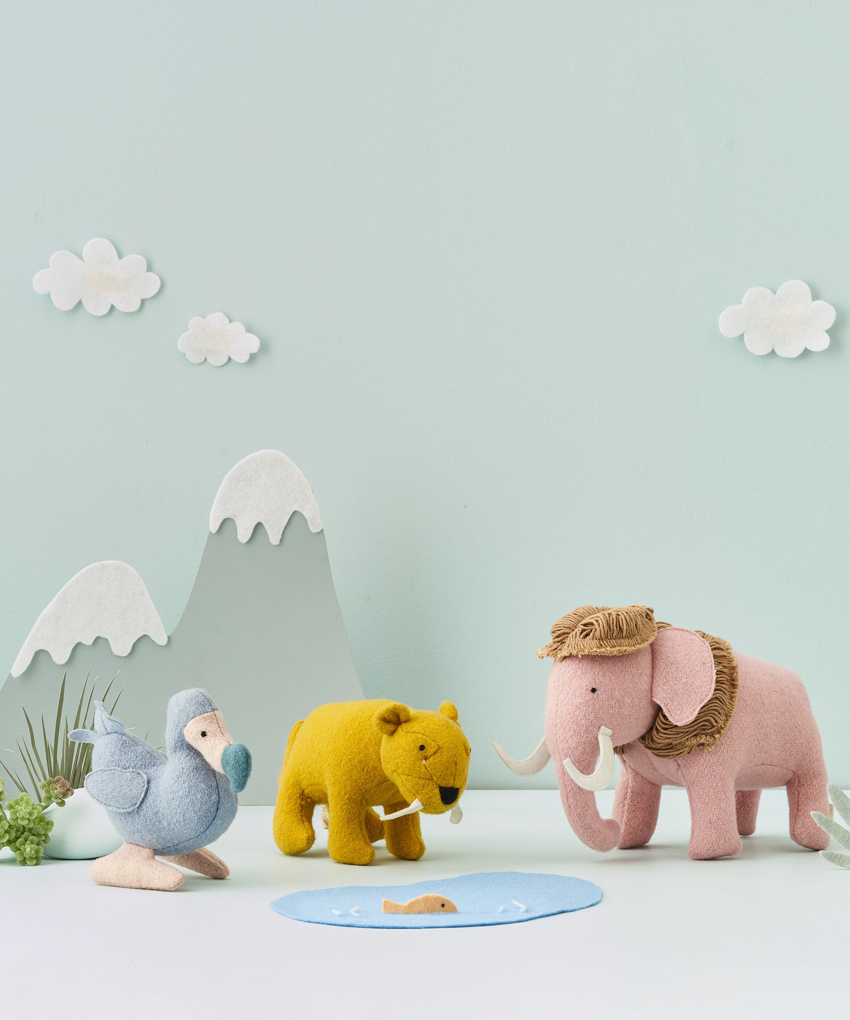 Olli Ella Holdie World Set Extinct Animals featuring 3 stuffed toys, Mammoth, Dodo and Saber Tooth Tiger - for sale at Babipur.