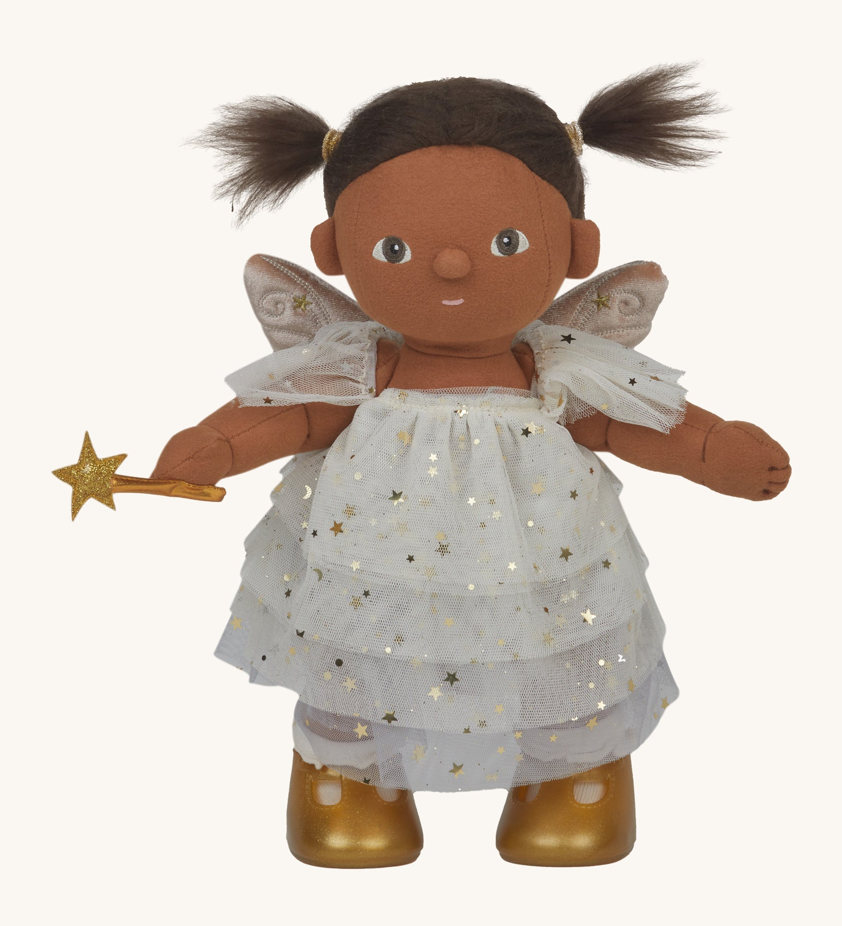 Olli Ella Freya dream dinkum doll available at Babipur. A soft doll with a cute playful face and light hair. Features a pale green glittery dress, gold fairy wand, gold shoes and pink fairy wings.