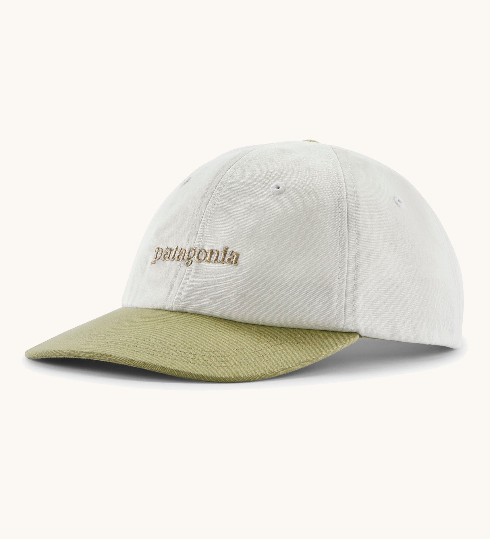 Patagonia organic cotton fitz roy icon trad cap in white with dark green visor and brand text on the front. 