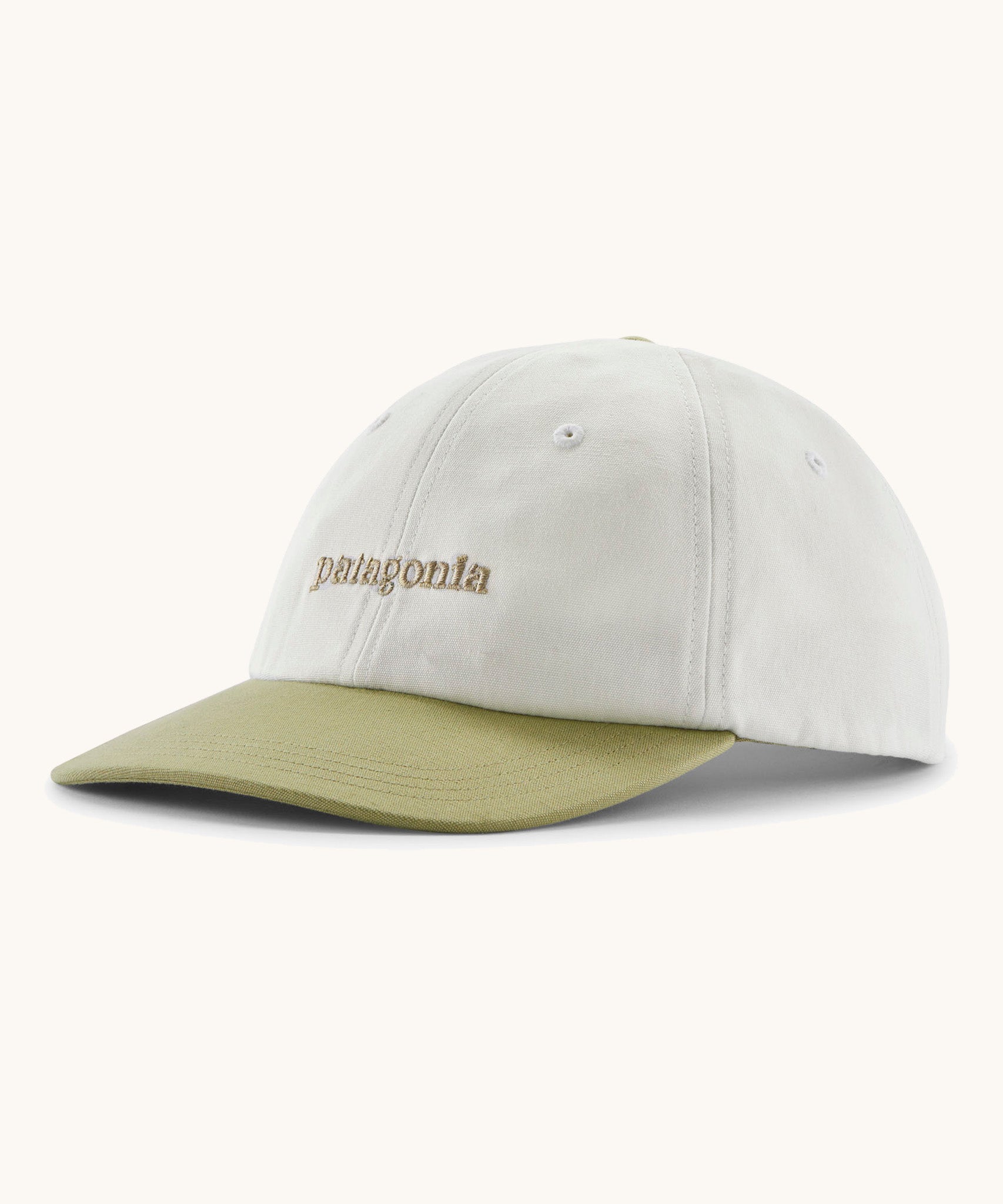 Patagonia organic cotton fitz roy icon trad cap in white with dark green visor and brand text on the front. 