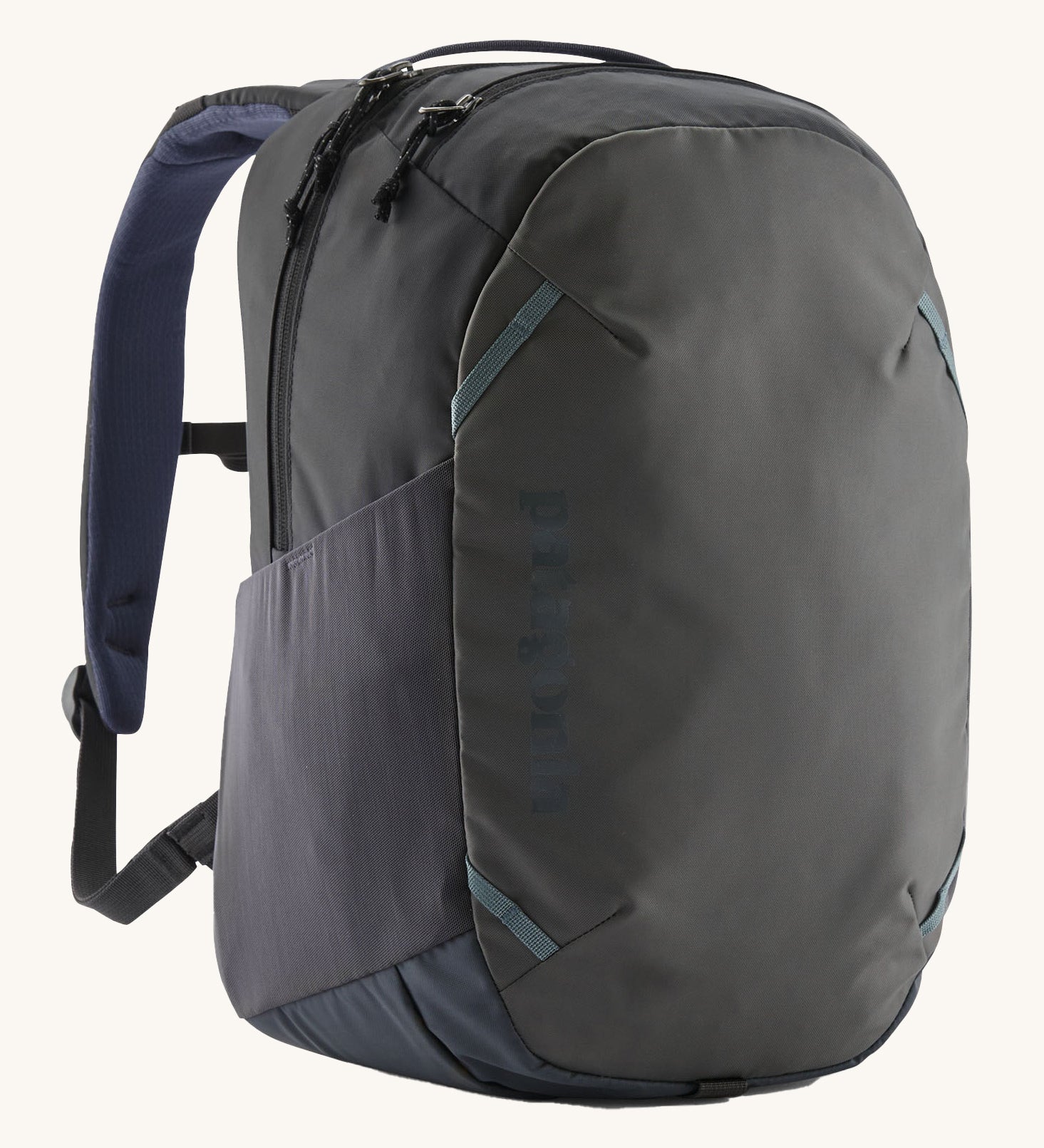 Patagonia atom 24 litres day pack in smolder blue available at Babipur. A 100% recycled material backpack in blue. Features padded shoulder pads, mesh side pockets and 2 main compartments. 
