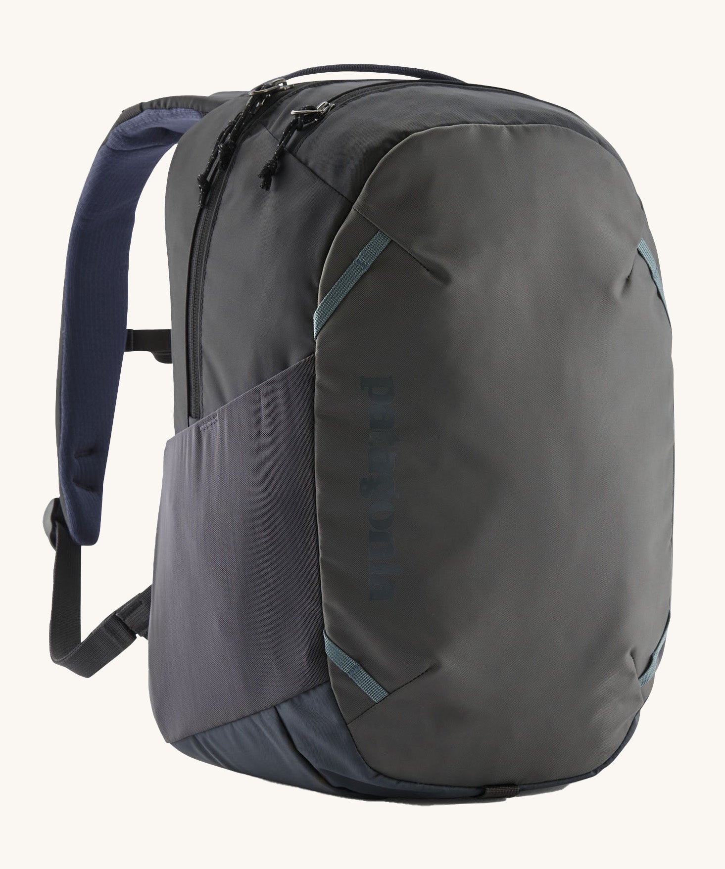 Patagonia atom 24 litres day pack in smolder blue available at Babipur. A 100% recycled material backpack in blue. Features padded shoulder pads, mesh side pockets and 2 main compartments. 