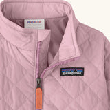 Close up of Patagonia's Little Kids Nano Puff Jacket  in pale purple showing front zip detail and collar