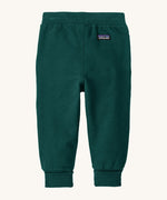 The back of the Patagonia Baby Sweatpants in a dark Cascade Green colour available at Babipur. Features a brand patch and elasticated cuffs.
