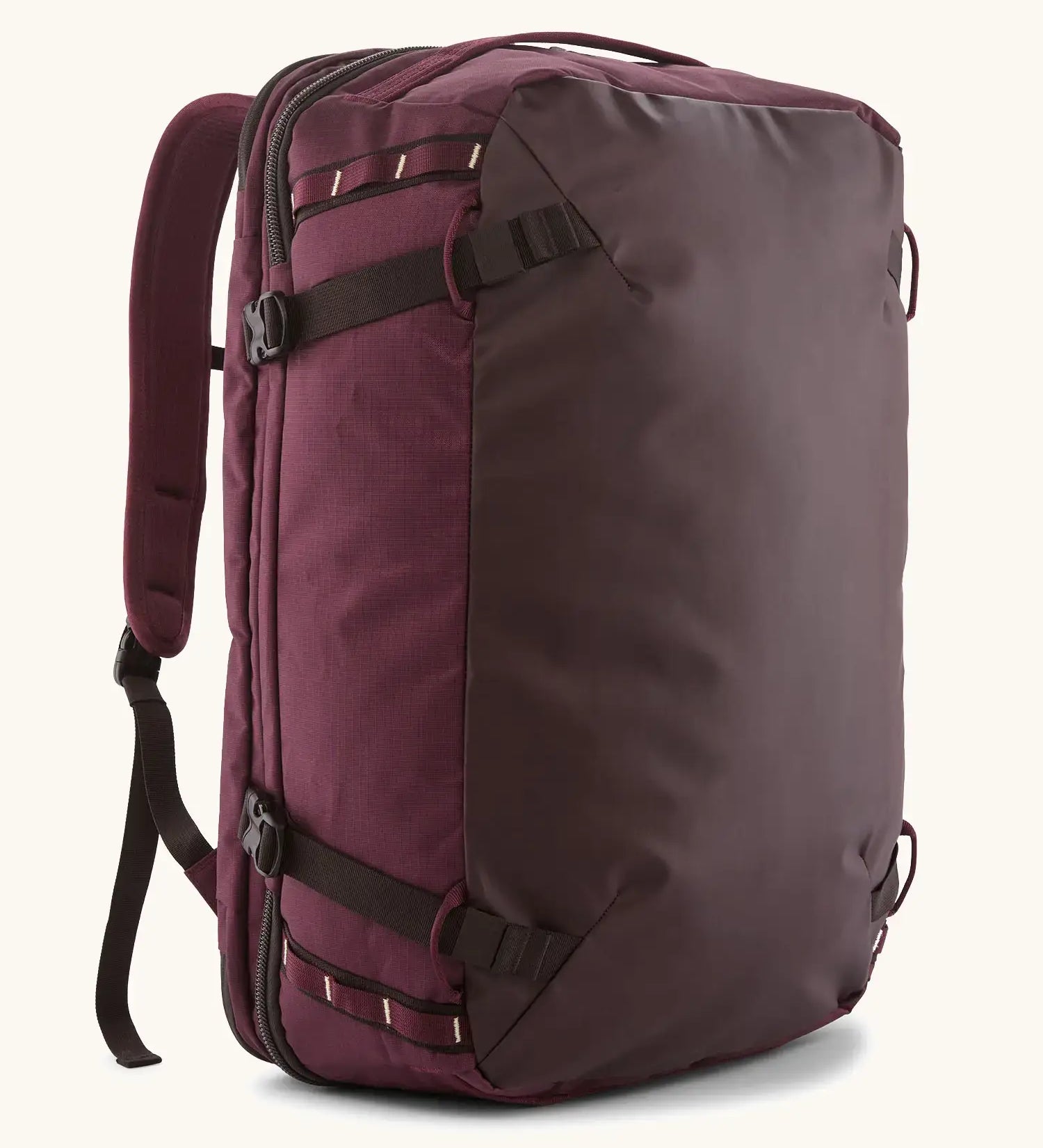 Patagonia 45 litre black hole weather resistant travel backpack in maroon. Features padded shoulder pads, zipper fasteners and a carry handle