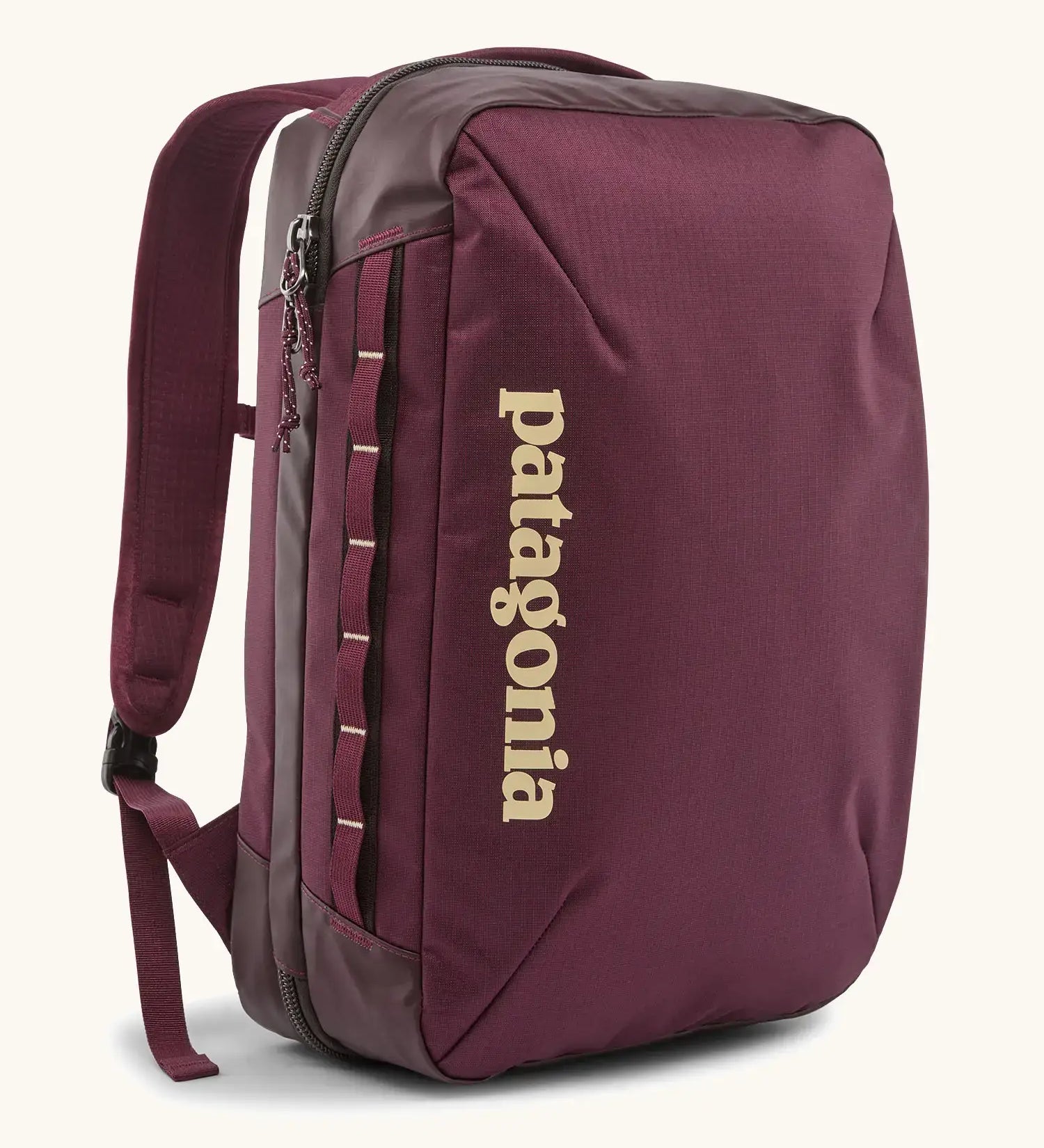 Patagonia 22 litre black hole weather resistant micro travel backpack in maroon. Features padded shoulder pads, zipper fasteners and extra loops for attaching items