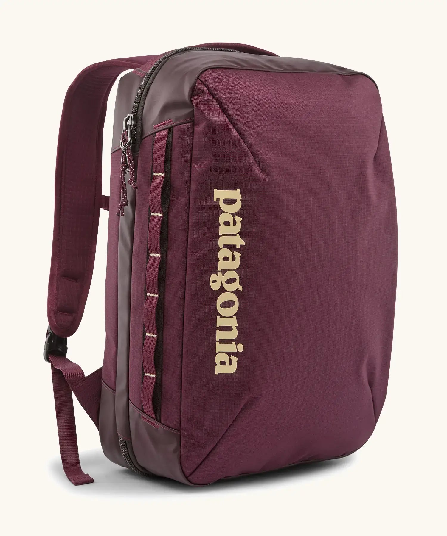 Patagonia 22 litre black hole weather resistant micro travel backpack in maroon. Features padded shoulder pads, zipper fasteners and extra loops for attaching items