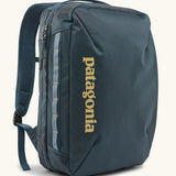 Patagonia 22 litre black hole weather resistant micro travel backpack in teal. Features padded shoulder pads, zipper fasteners and extra loops for attaching items