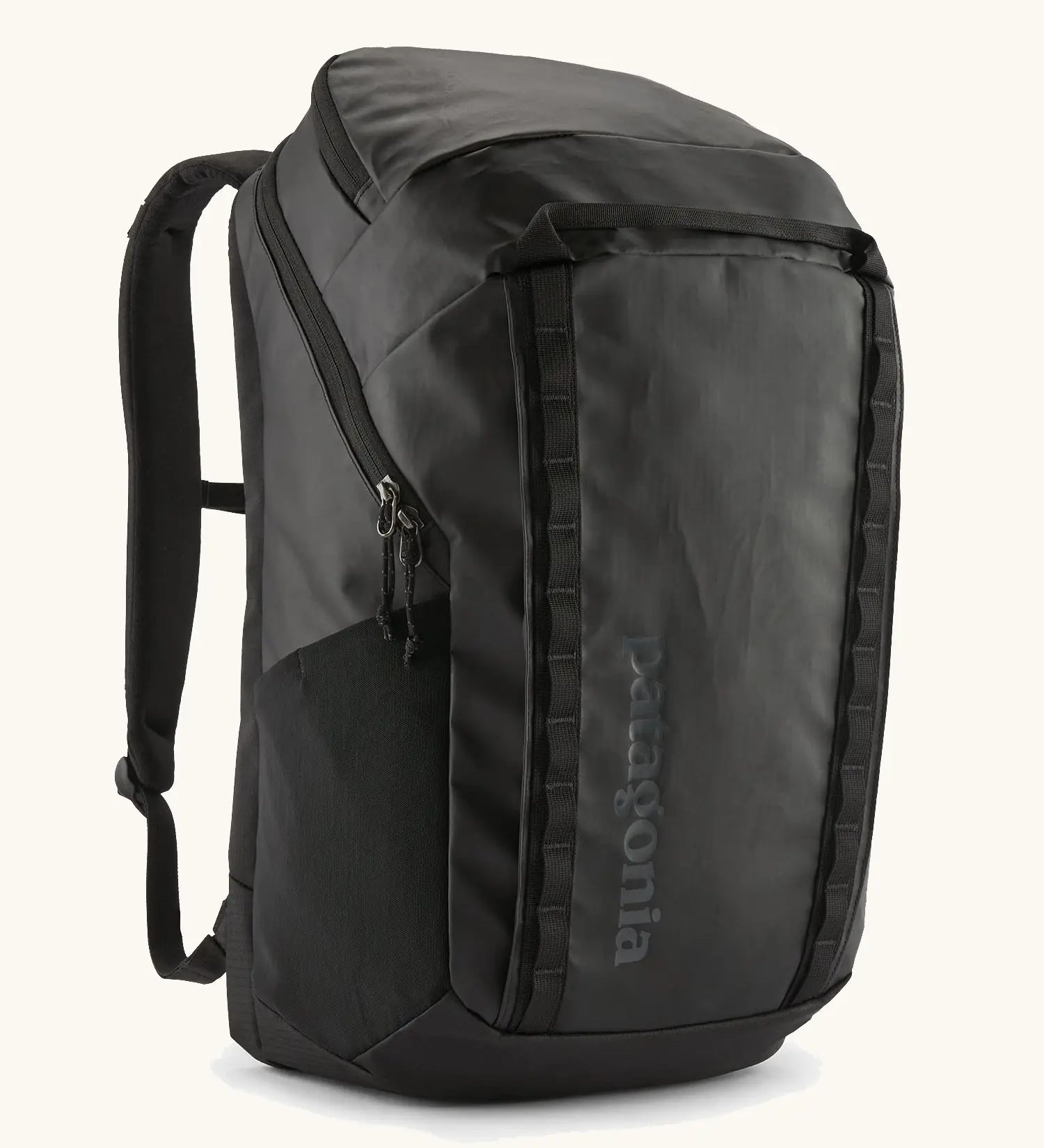 Patagonia 100% recycled polyester black hole 32 litre backpack in all black. Features padded shoulder straps, top compartment and mesh side pockets