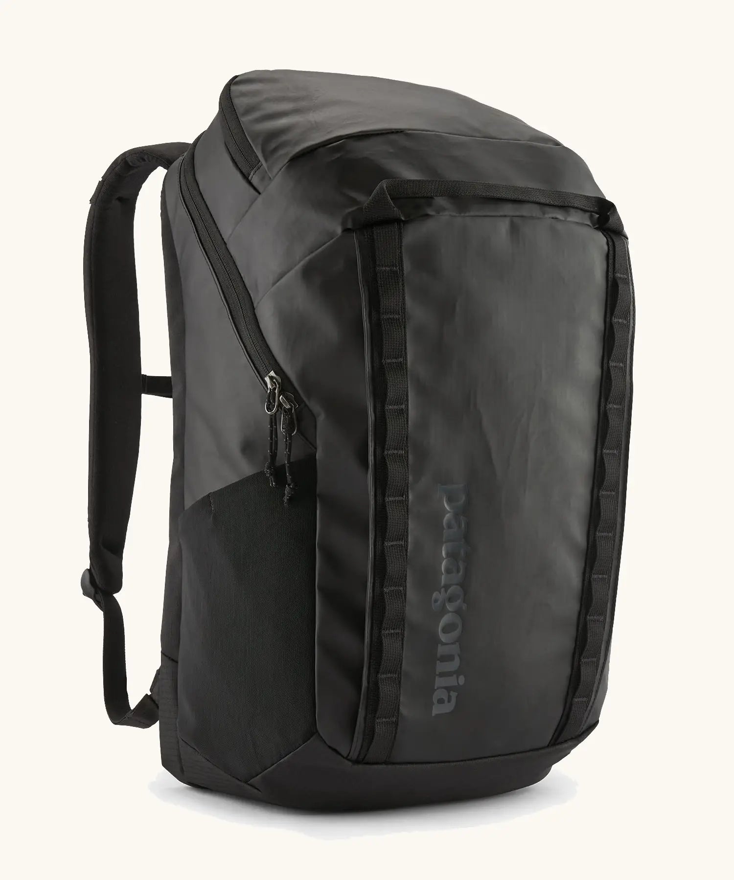 Patagonia 100% recycled polyester black hole 32 litre backpack in all black. Features padded shoulder straps, top compartment and mesh side pockets