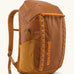 Patagonia 100% recycled polyester black hole 32 litre backpack in cinnamon brown. Features padded shoulder straps, top compartment and mesh side pockets