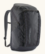Patagonia 100% recycled polyester black hole 32 litre backpack in dark blue. Features padded shoulder straps, top compartment and mesh side pockets