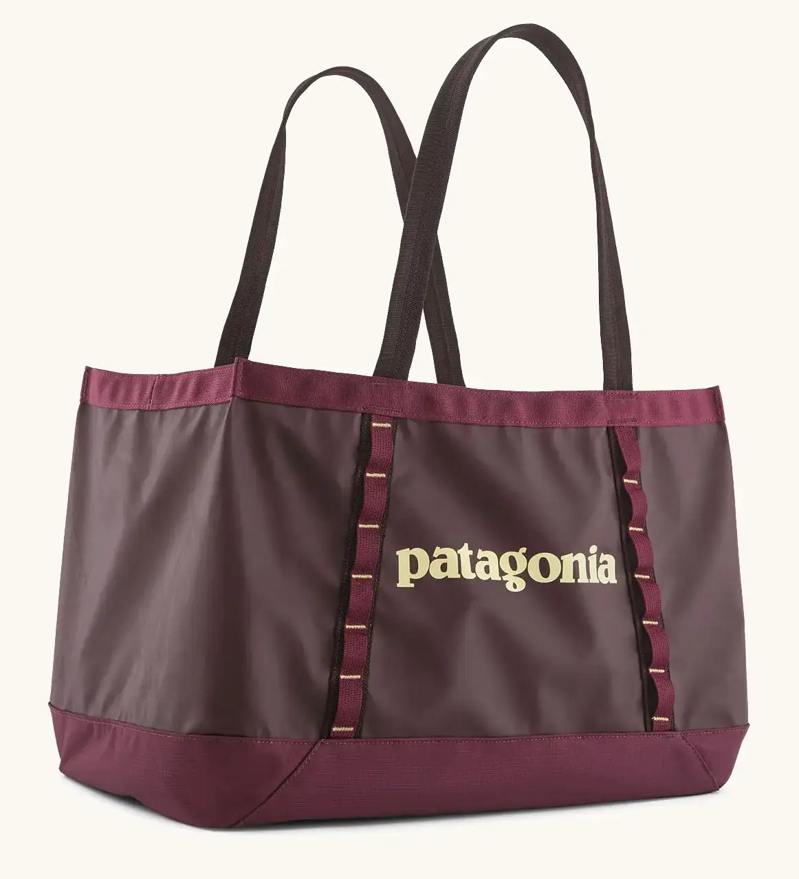 Patagonia weather resistant packable black hole 25 litre tote bag in berry fig. Features long carry handles