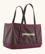 Patagonia weather resistant packable black hole 25 litre tote bag in berry fig. Features long carry handles