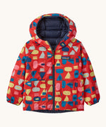 Patagonia little kids down hooded jacket in forest being sizzle red. A light warm reversible jacket in red with retro mulitcoloured shapes. Features a a full length zip and 2 side pouch pockets