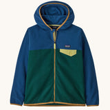 Patagonia kids micro d snap t fleece in cascade green available at Babipur.  100% recycled polyester soft hooded fleece in dark blue and green with yellow rim. Features a full length zip and a yellow chest pocket