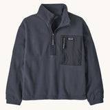 Patagonia kids microdini 1/2 zip pullover in smolder blue available at Babipur. A 100% recycled polyester soft fleece in dark blue. Features a turn up collar with a half length zip, elasticated cuffs and a chest pocket.